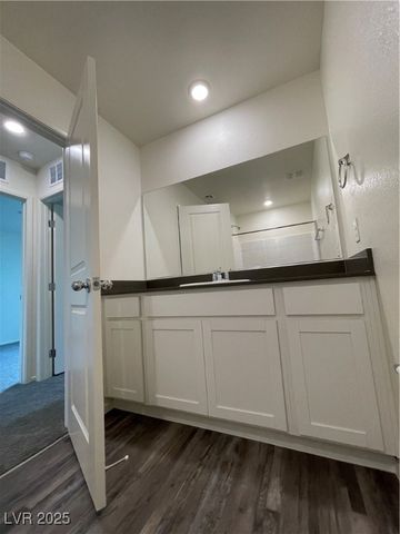 5000 Hunter Mesa Avenue, Las Vegas, NV 89139