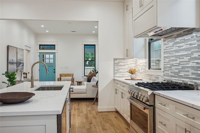 638 Harvard Street, Houston, TX 77007