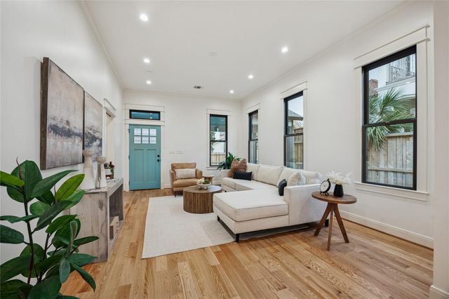 638 Harvard Street, Houston, TX 77007