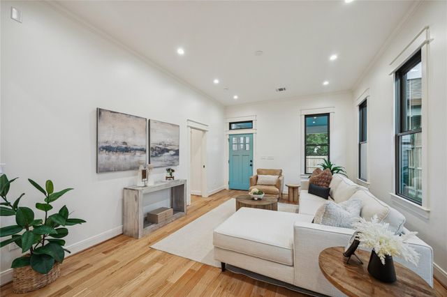 638 Harvard Street, Houston, TX 77007