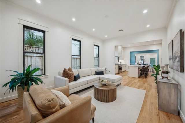 638 Harvard Street, Houston, TX 77007