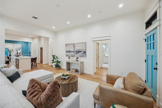 638 Harvard Street, Houston, TX 77007