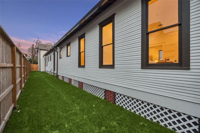 638 Harvard Street, Houston, TX 77007