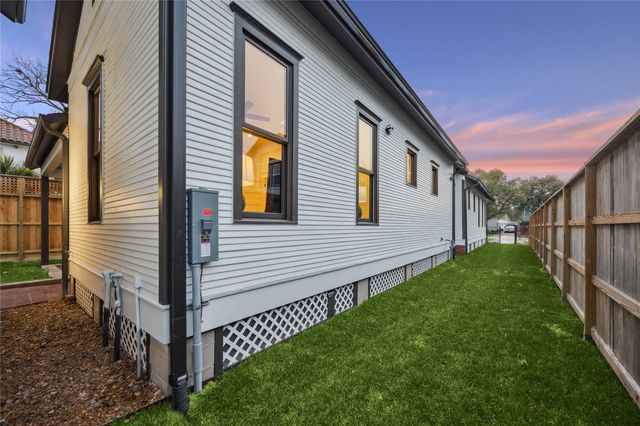 638 Harvard Street, Houston, TX 77007