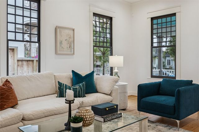 638 Harvard Street, Houston, TX 77007