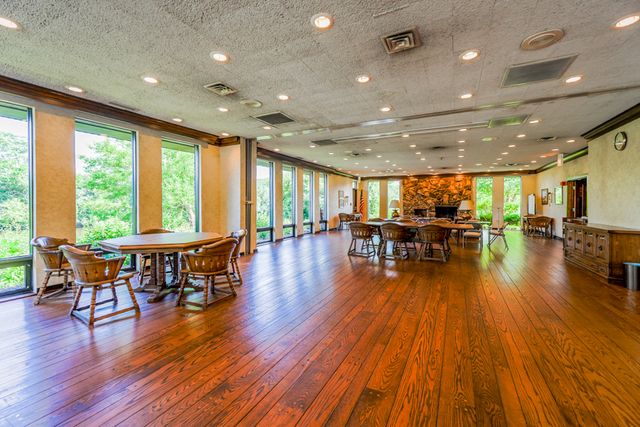 1210 Hawthorne Lane 1, Hinsdale, IL 60521
