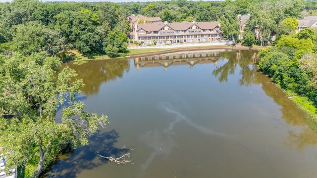 1210 Hawthorne Lane 1, Hinsdale, IL 60521