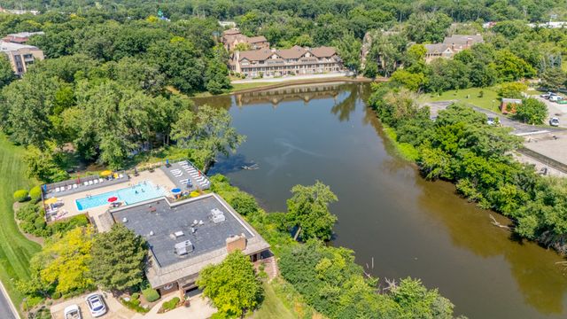 1210 Hawthorne Lane 1, Hinsdale, IL 60521