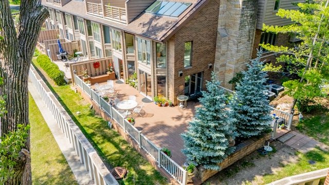 1210 Hawthorne Lane 1, Hinsdale, IL 60521