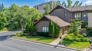 1210 Hawthorne Lane 1, Hinsdale, IL 60521