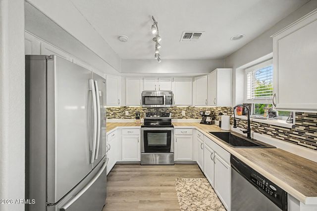 2532 W STRAIGHT ARROW Lane, Phoenix, AZ 85085