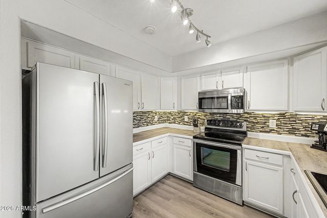 2532 W STRAIGHT ARROW Lane, Phoenix, AZ 85085