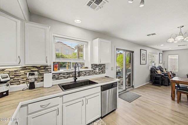 2532 W STRAIGHT ARROW Lane, Phoenix, AZ 85085