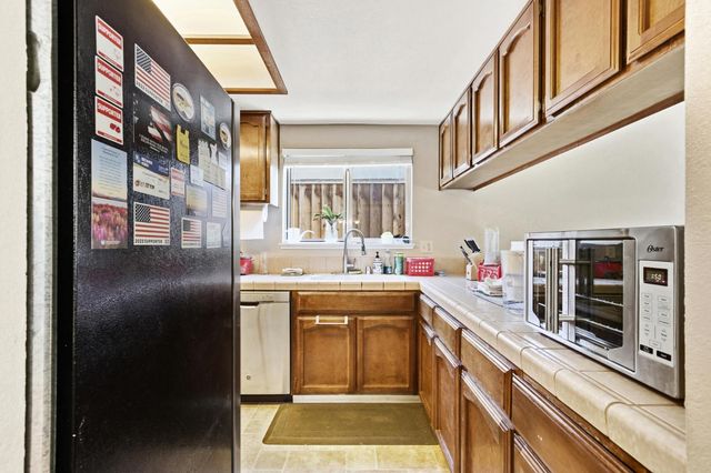 1840 Village Dr, Tracy, CA 95376