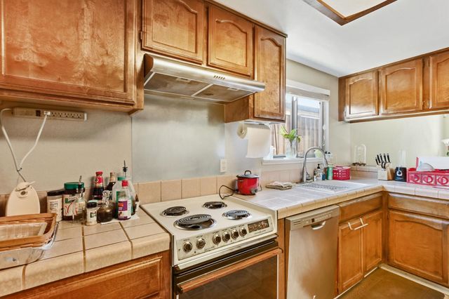 1840 Village Dr, Tracy, CA 95376