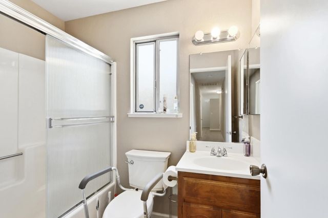 1840 Village Dr, Tracy, CA 95376