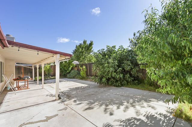 1840 Village Dr, Tracy, CA 95376