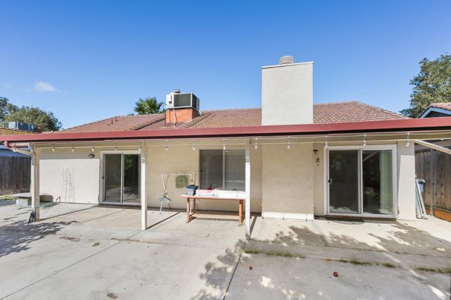 1840 Village Dr, Tracy, CA 95376