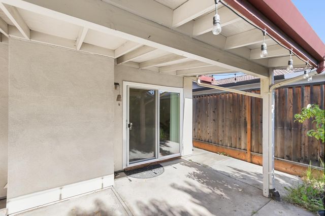 1840 Village Dr, Tracy, CA 95376