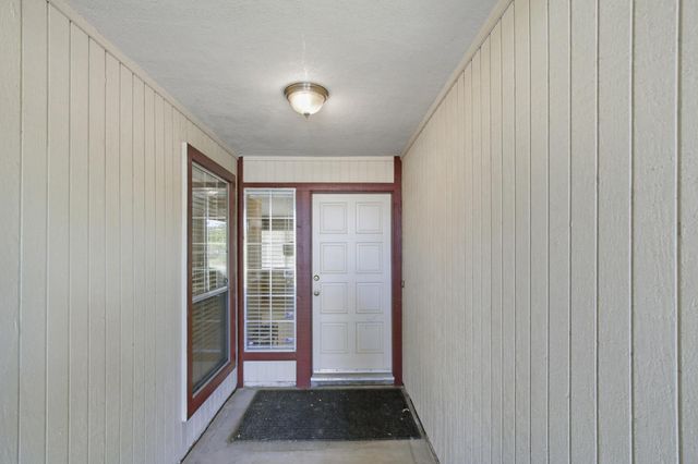 1840 Village Dr, Tracy, CA 95376