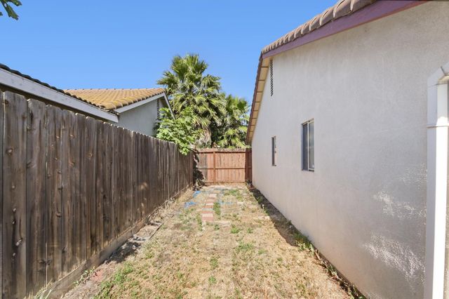 1840 Village Dr, Tracy, CA 95376