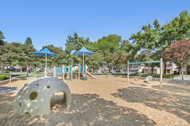 1840 Village Dr, Tracy, CA 95376