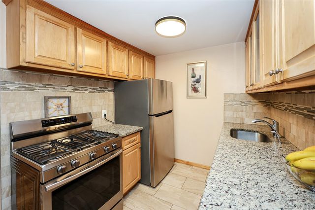156 Jervis Avenue 156, Farmingdale, NY 11735