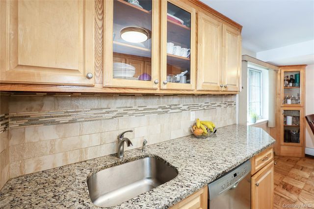 156 Jervis Avenue 156, Farmingdale, NY 11735