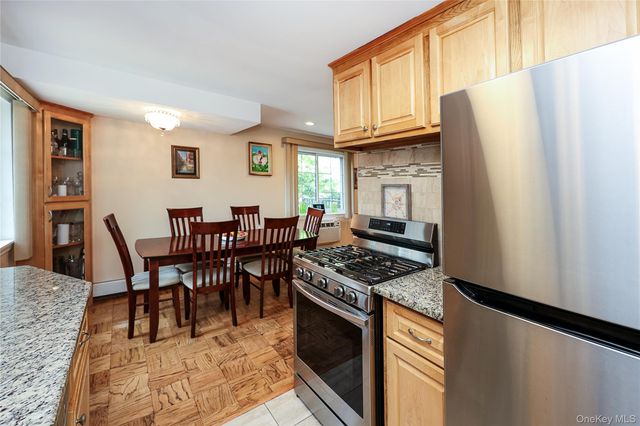 156 Jervis Avenue 156, Farmingdale, NY 11735