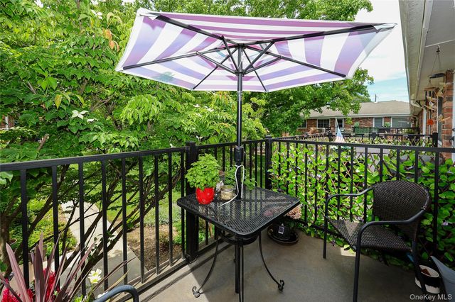 156 Jervis Avenue 156, Farmingdale, NY 11735