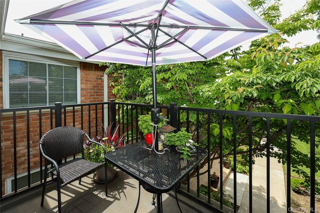156 Jervis Avenue 156, Farmingdale, NY 11735