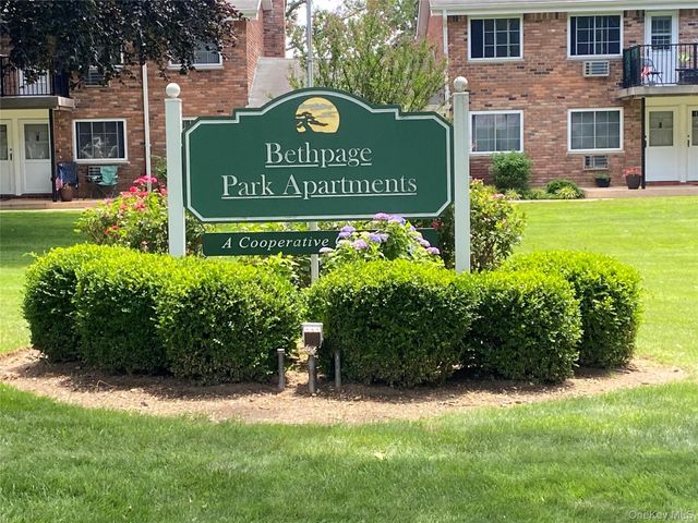 156 Jervis Avenue 156, Farmingdale, NY 11735
