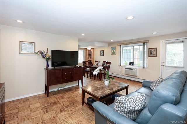 156 Jervis Avenue 156, Farmingdale, NY 11735