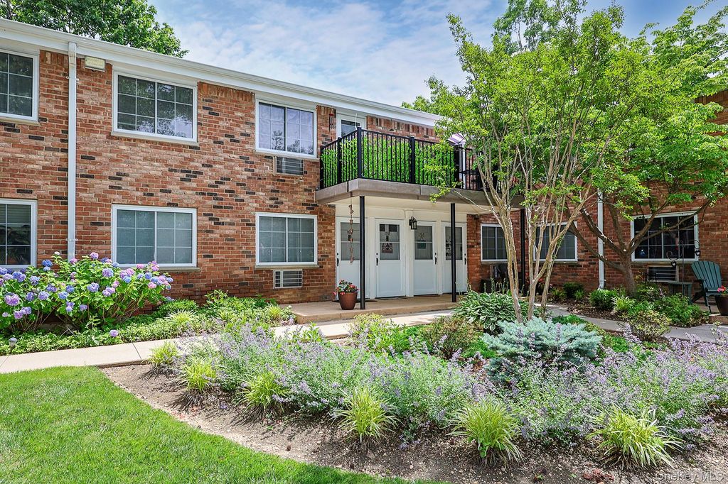 156 Jervis Avenue 156, Farmingdale, NY 11735