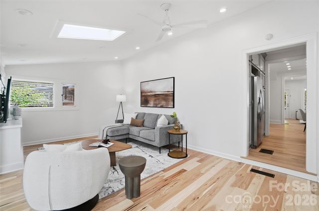 2221 E 8th Street, Charlotte, NC 28204