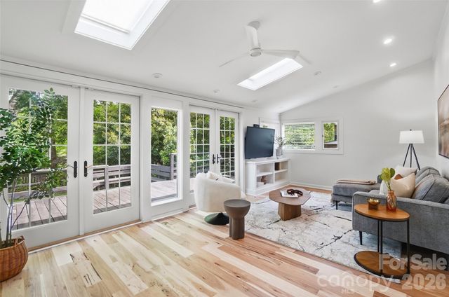 2221 E 8th Street, Charlotte, NC 28204