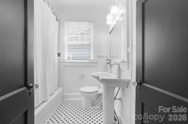 2221 E 8th Street, Charlotte, NC 28204