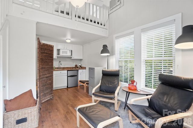 2221 E 8th Street, Charlotte, NC 28204