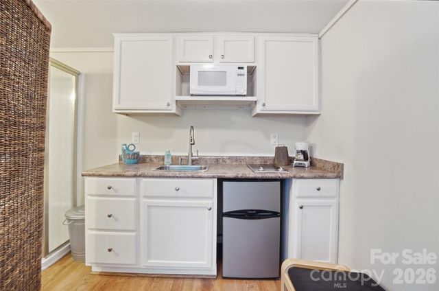 2221 E 8th Street, Charlotte, NC 28204