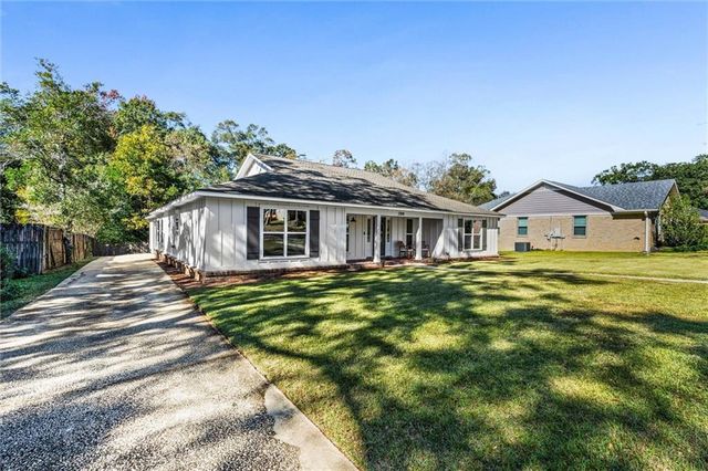 2208 Pine Needle E Drive, Mobile, AL 36609