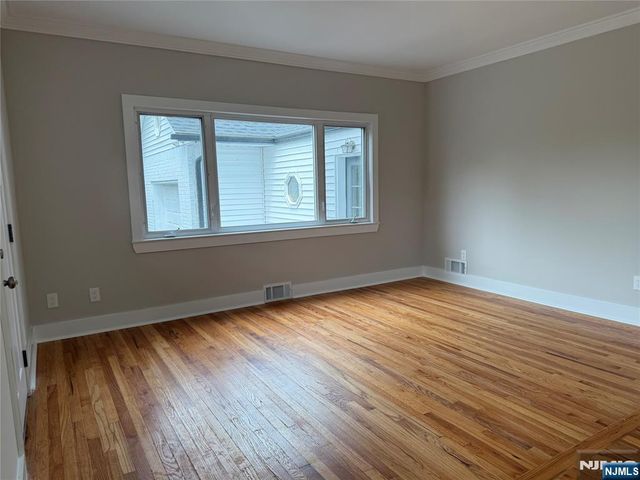 41 Woods Avenue, Bergenfield, NJ 07621
