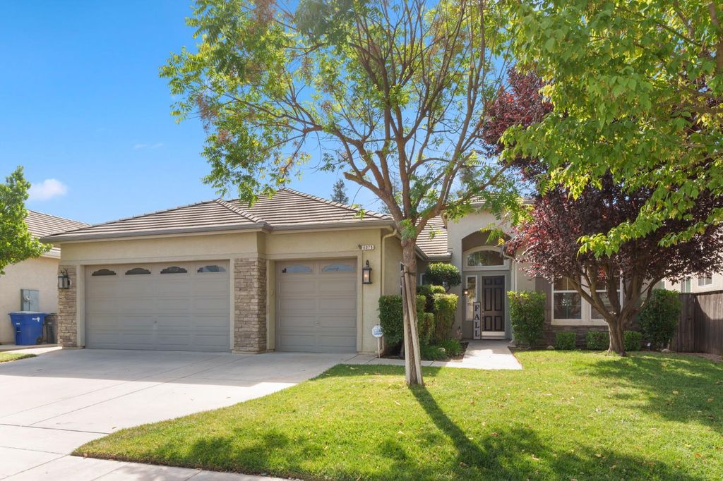 6075 W Menlo Avenue, Fresno, CA 93722
