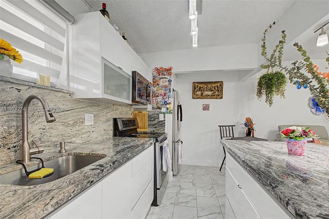 399 NW 72nd Ave 320, Miami, FL 33126