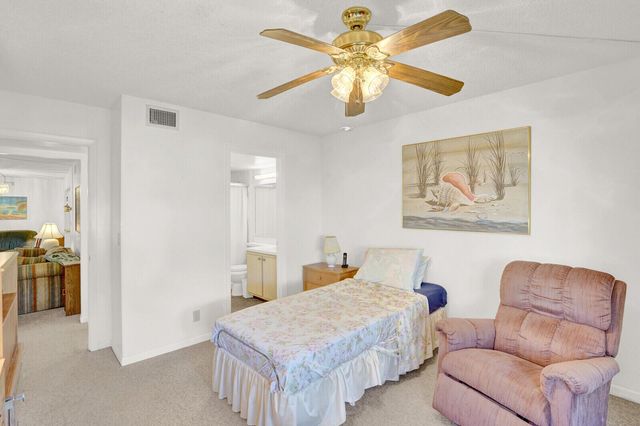 142 Lake Pine Circle B-1, Greenacres, FL 33463