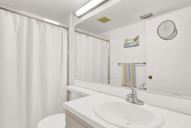 142 Lake Pine Circle B-1, Greenacres, FL 33463