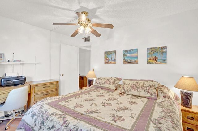 142 Lake Pine Circle B-1, Greenacres, FL 33463