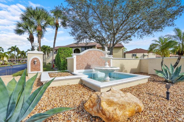 142 Lake Pine Circle B-1, Greenacres, FL 33463