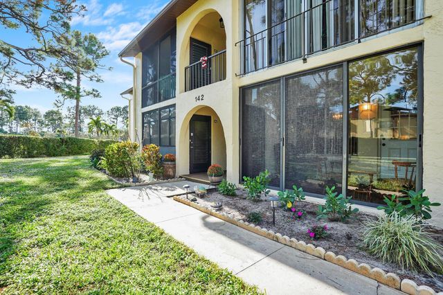 142 Lake Pine Circle B-1, Greenacres, FL 33463