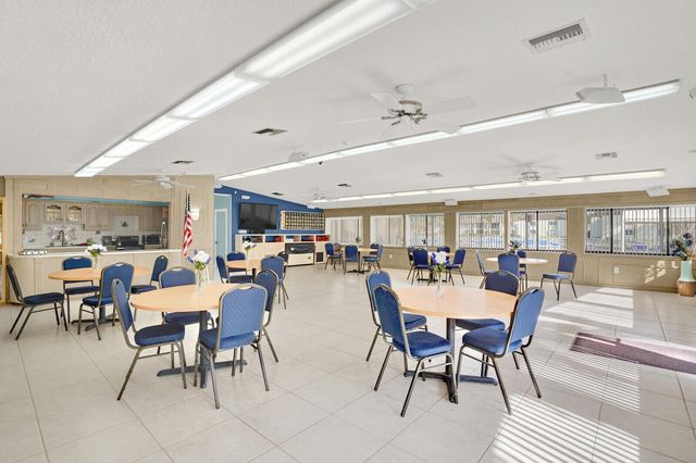 142 Lake Pine Circle B-1, Greenacres, FL 33463