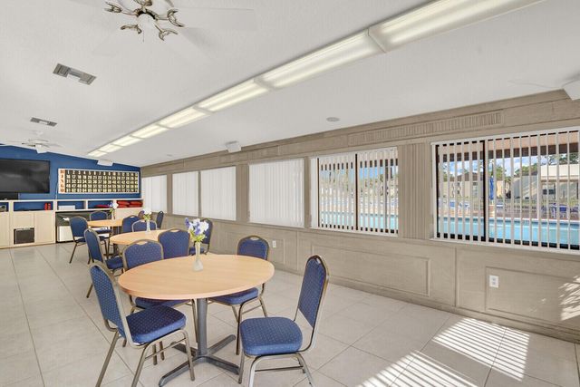 142 Lake Pine Circle B-1, Greenacres, FL 33463